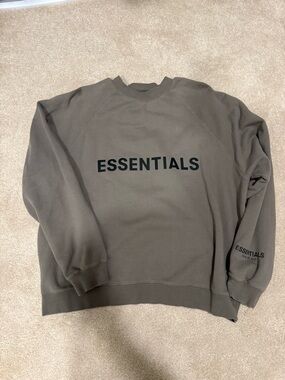 Fear of God ESSENTIALS Crewneck Sweatshirt in Olive Brown